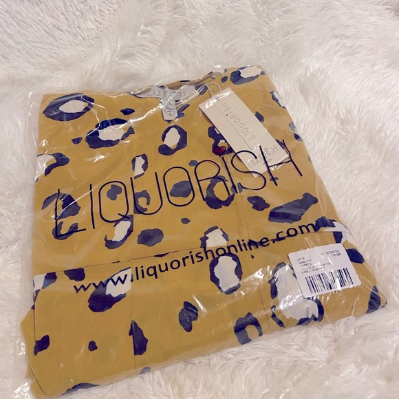 LIQUORISH LONDON Puff Sleeve Midi Wrap Dress in Leopard Print - Picture 2 of 5